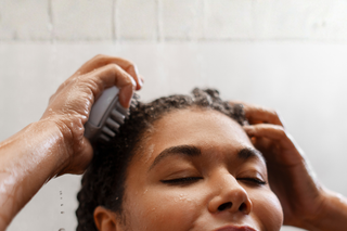 How to Build a Simple Moisture Routine for Mature Hair